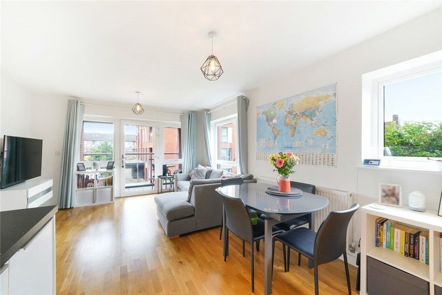 under offer arla place london 32738 - Gibbs Gillespie