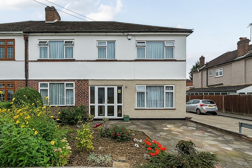 for sale dawlish drive london 32769 - Gibbs Gillespie