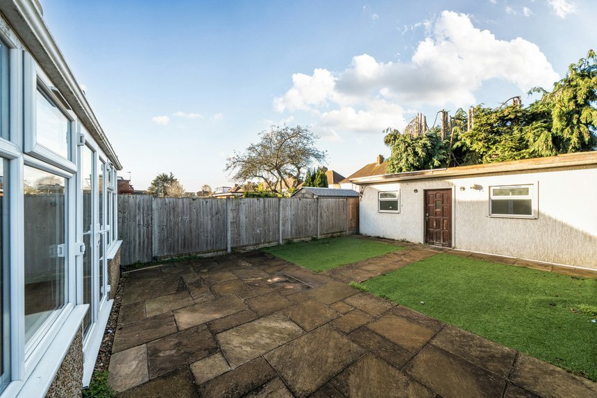 for sale commonwealth avenue london 32777 - Gibbs Gillespie