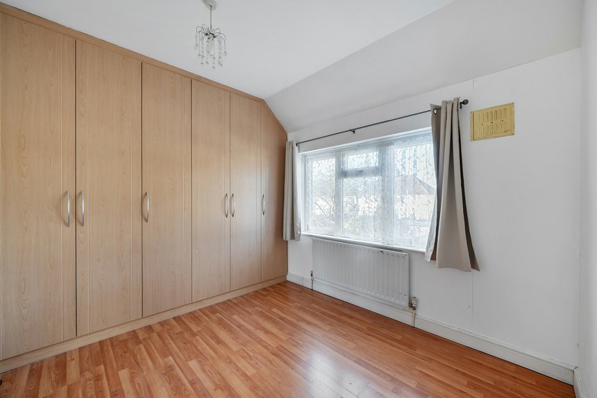 for sale commonwealth avenue london 32777 - Gibbs Gillespie