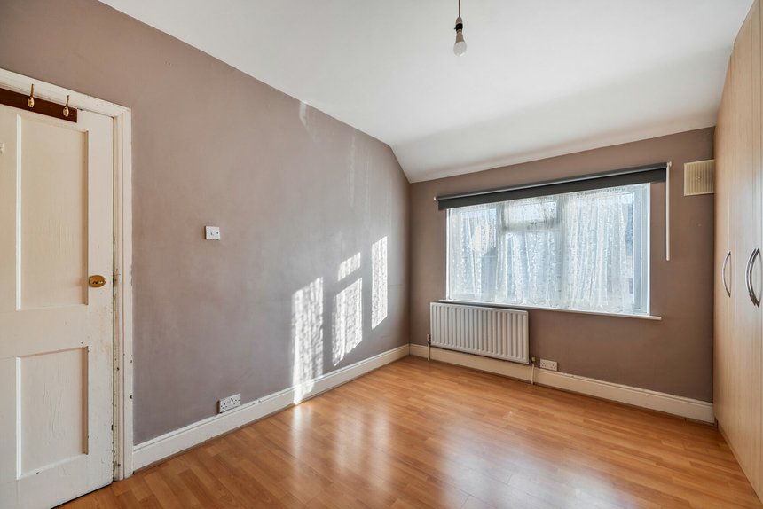 for sale commonwealth avenue london 32777 - Gibbs Gillespie