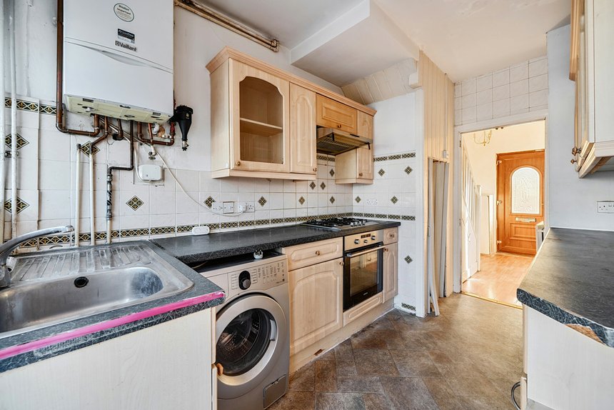 for sale commonwealth avenue london 32777 - Gibbs Gillespie