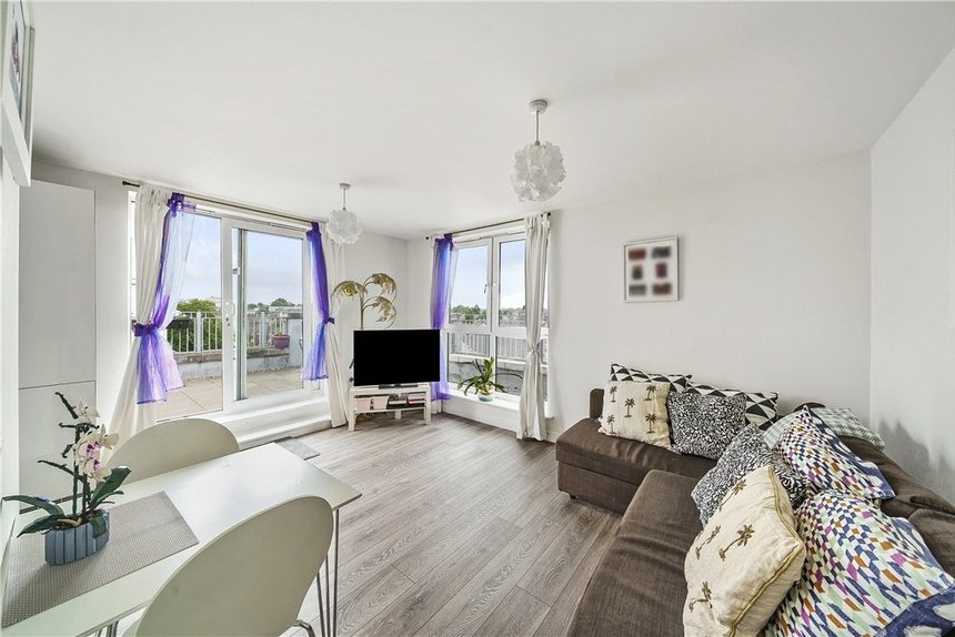 under offer fortune avenue london 32792 - Gibbs Gillespie