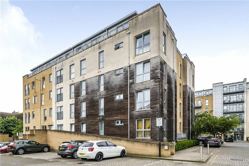 under offer fortune avenue london 32792 - Gibbs Gillespie