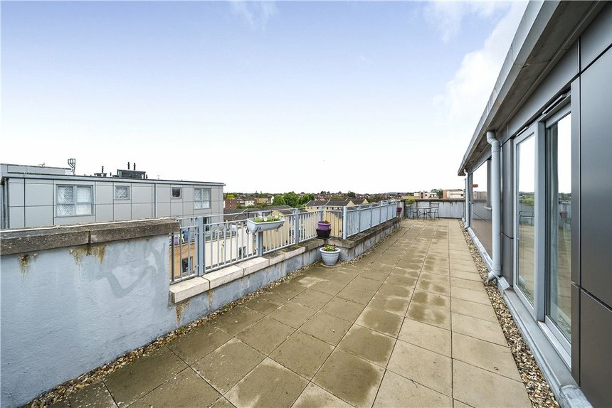 under offer fortune avenue london 32792 - Gibbs Gillespie