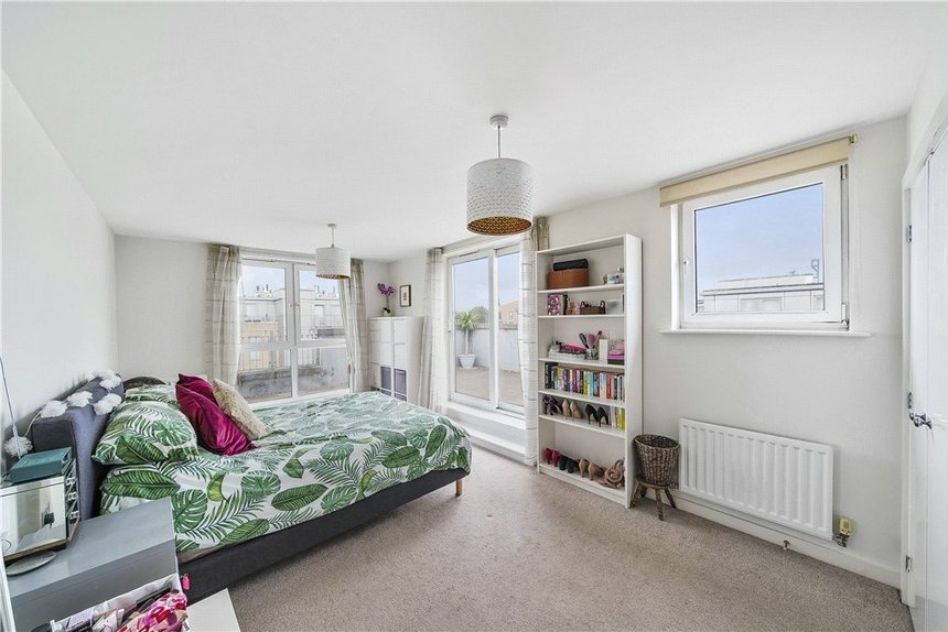 under offer fortune avenue london 32792 - Gibbs Gillespie