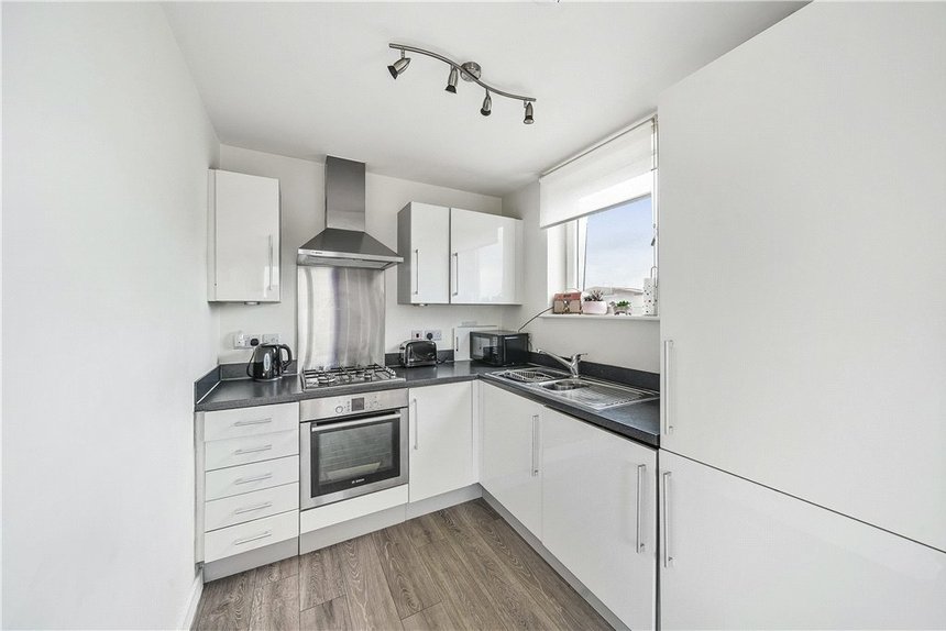 under offer fortune avenue london 32792 - Gibbs Gillespie