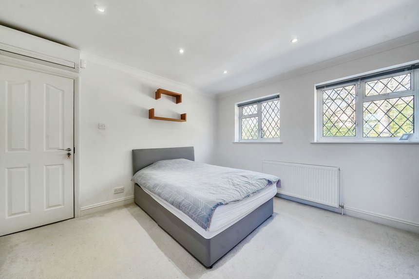 for sale nicholas way london 32803 - Gibbs Gillespie