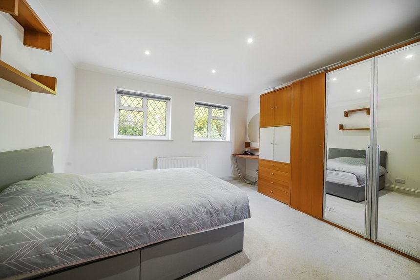for sale nicholas way london 32803 - Gibbs Gillespie