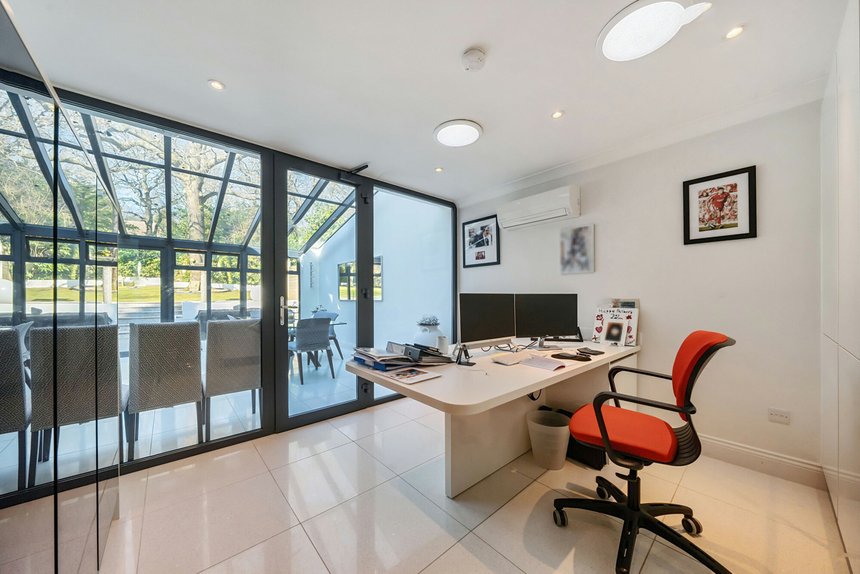 for sale nicholas way london 32803 - Gibbs Gillespie