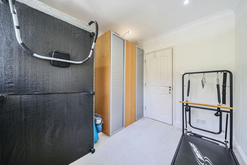 for sale nicholas way london 32803 - Gibbs Gillespie