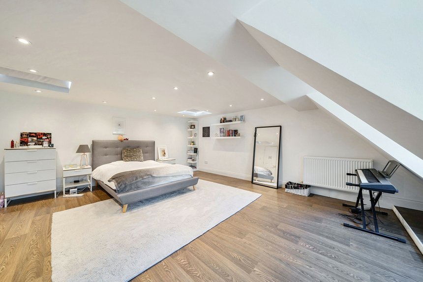 for sale nicholas way london 32803 - Gibbs Gillespie