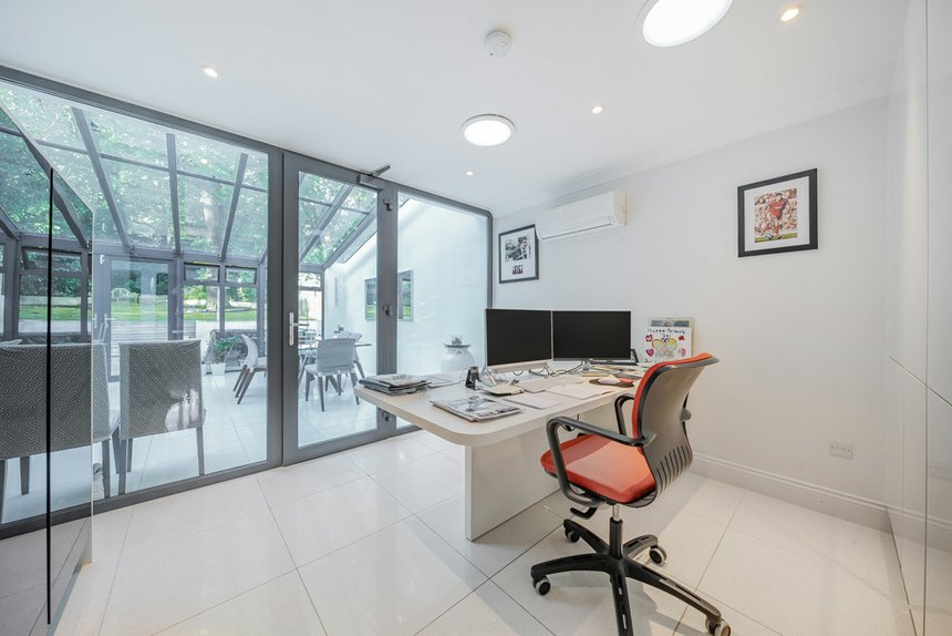 for sale nicholas way london 32803 - Gibbs Gillespie