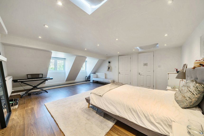 for sale nicholas way london 32803 - Gibbs Gillespie
