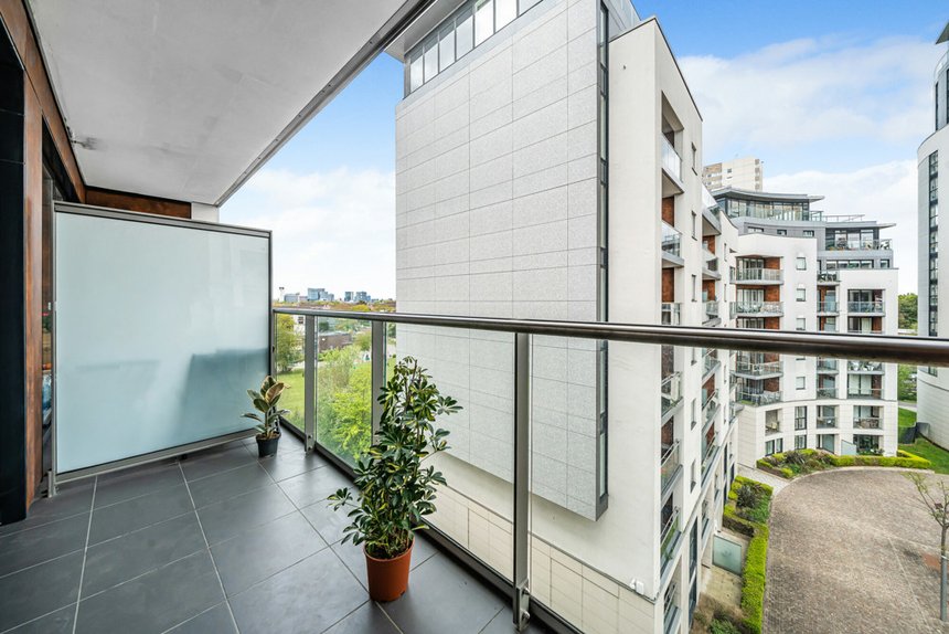 under offer pump house crescent london 32804 - Gibbs Gillespie