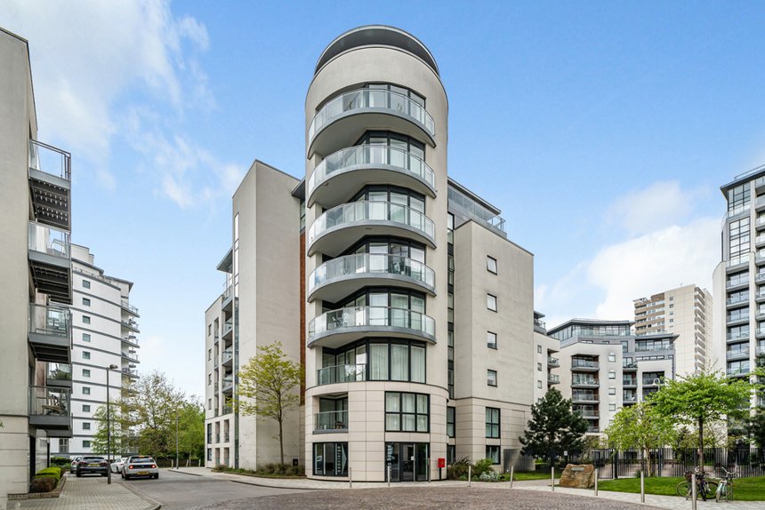 under offer pump house crescent london 32804 - Gibbs Gillespie