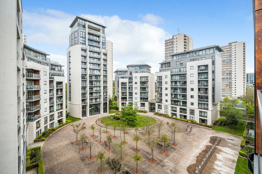 under offer pump house crescent london 32804 - Gibbs Gillespie