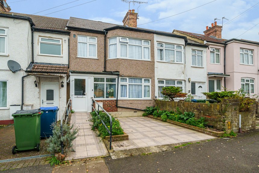 under offer eastcote road london 32805 - Gibbs Gillespie