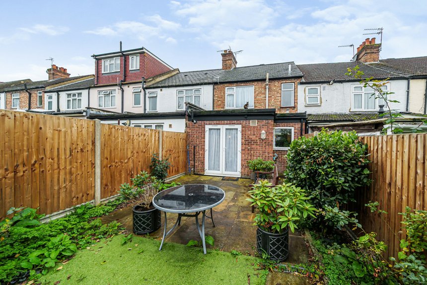 under offer eastcote road london 32805 - Gibbs Gillespie