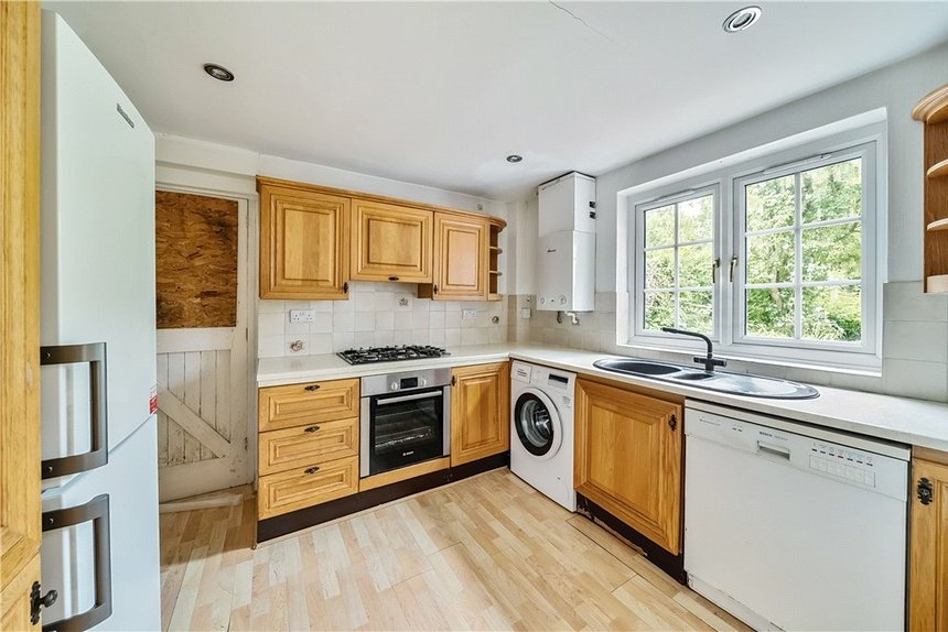 sold marsworth avenue london 32820 - Gibbs Gillespie