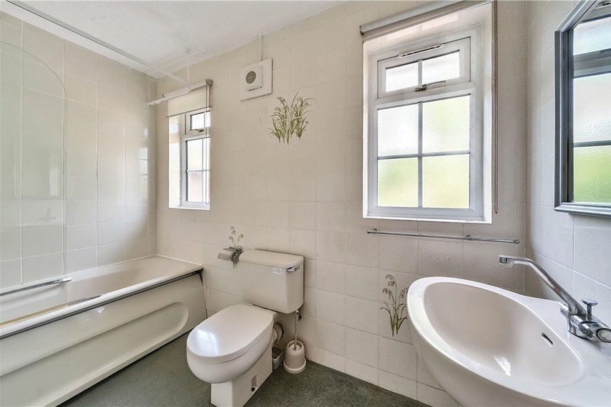 sold marsworth avenue london 32820 - Gibbs Gillespie