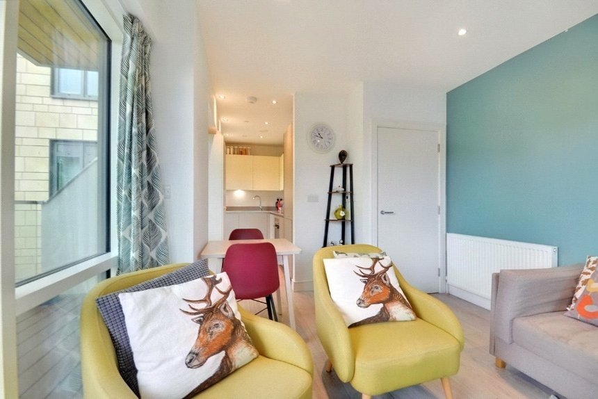 under offer longfield avenue london 32823 - Gibbs Gillespie