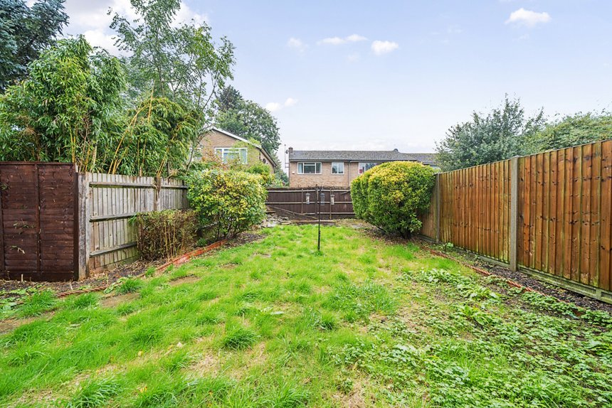 for sale fairway avenue london 32828 - Gibbs Gillespie