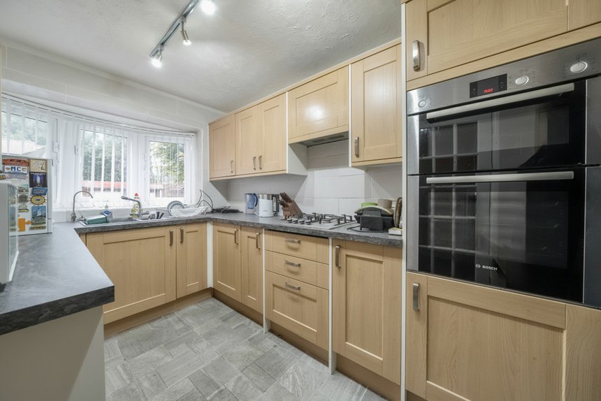 for sale fairway avenue london 32828 - Gibbs Gillespie