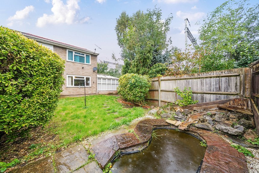 for sale fairway avenue london 32828 - Gibbs Gillespie