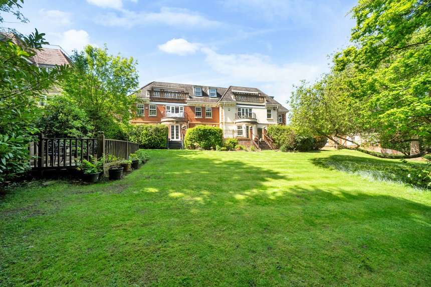 for sale ducks hill road london 32832 - Gibbs Gillespie