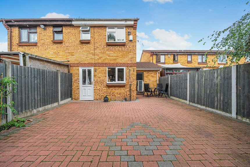 under offer frankswood avenue london 32859 - Gibbs Gillespie