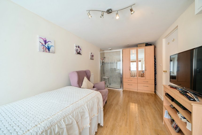 for sale closemead close london 32880 - Gibbs Gillespie