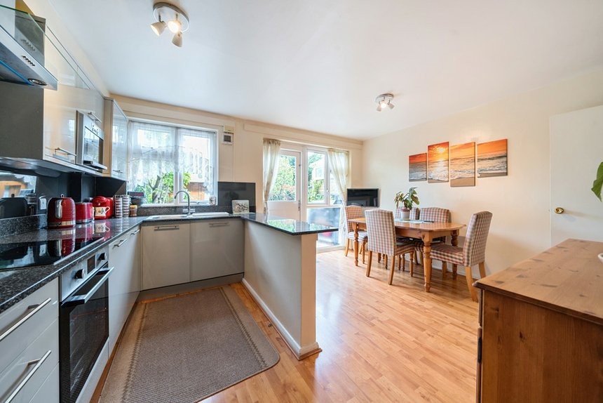 for sale closemead close london 32880 - Gibbs Gillespie