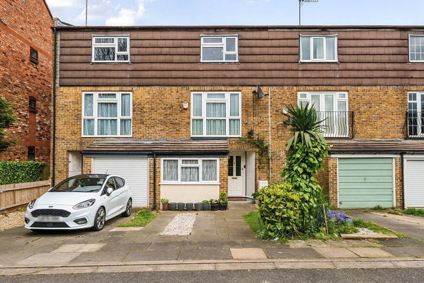 for sale closemead close london 32880 - Gibbs Gillespie