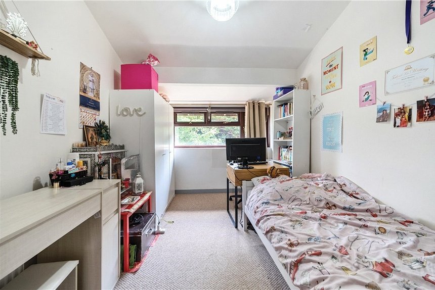 under offer bennett close london 32900 - Gibbs Gillespie