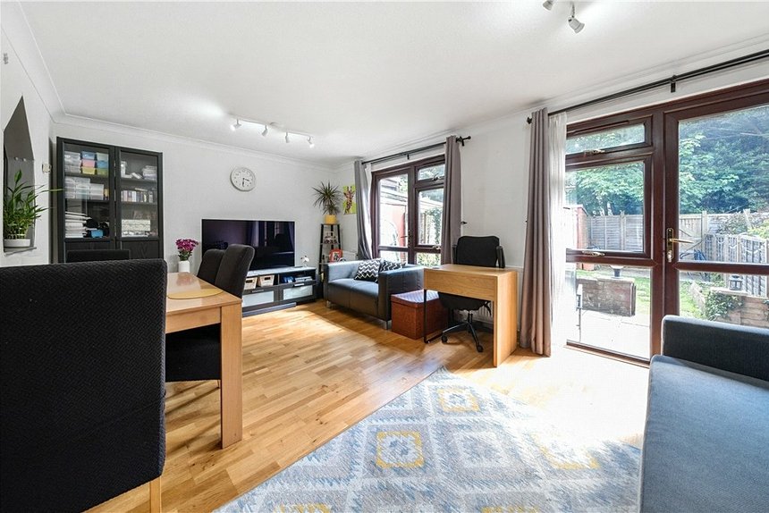 under offer bennett close london 32900 - Gibbs Gillespie