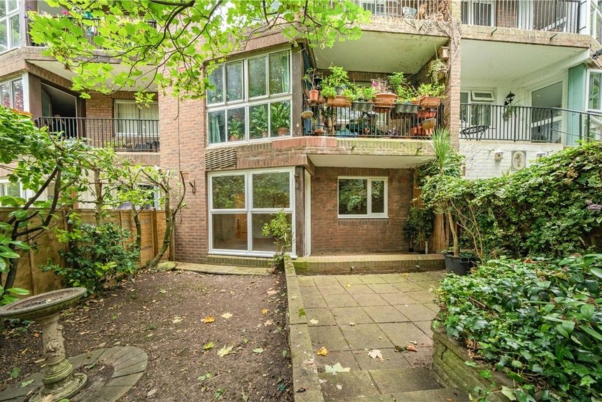 sold garrick close london 32908 - Gibbs Gillespie