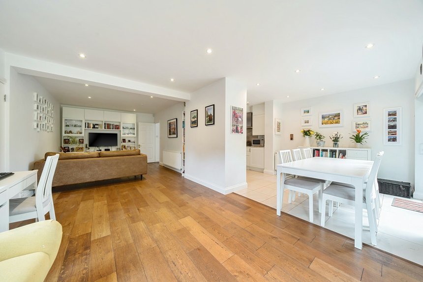 for sale brookdene avenue london 32914 - Gibbs Gillespie