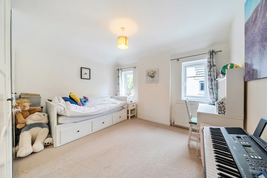 for sale brookdene avenue london 32914 - Gibbs Gillespie