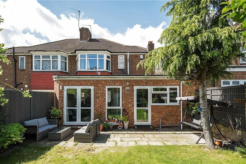 sold st. andrews drive london 32987 - Gibbs Gillespie