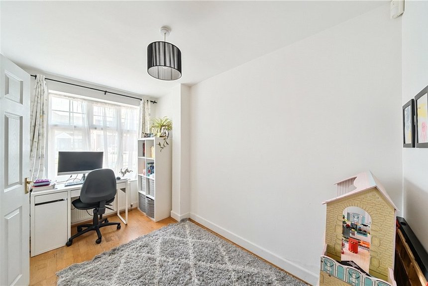 sold st. andrews drive london 32987 - Gibbs Gillespie