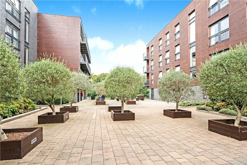 for sale unwin way london 32991 - Gibbs Gillespie