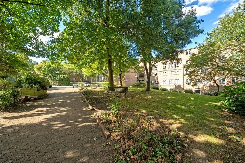 sold cheriton close london 32993 - Gibbs Gillespie
