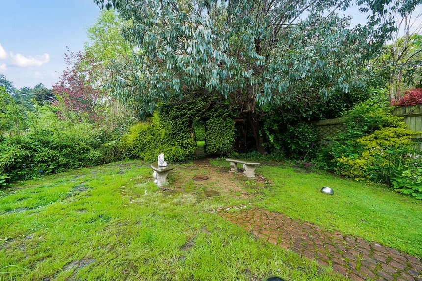for sale court road london 33048 - Gibbs Gillespie