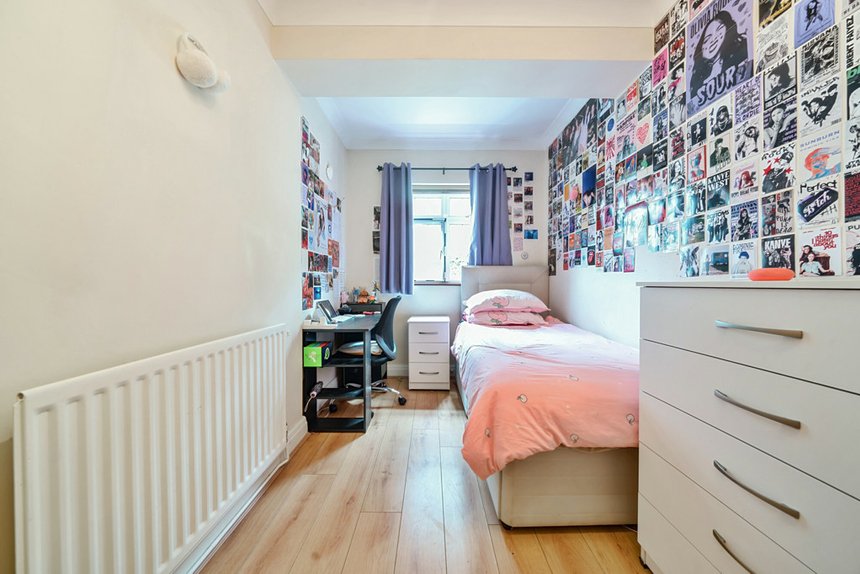 for sale court road london 33048 - Gibbs Gillespie