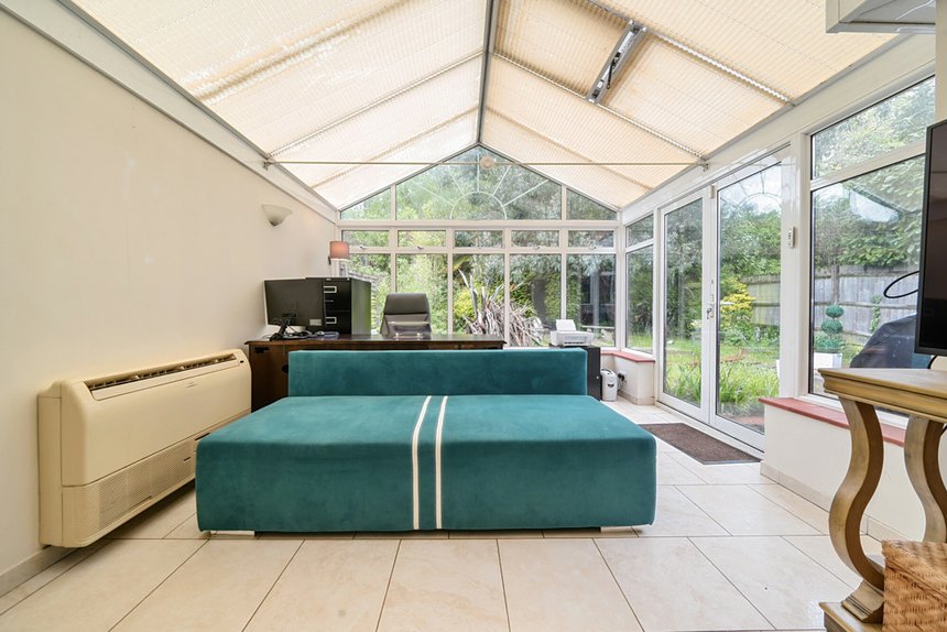 for sale court road london 33048 - Gibbs Gillespie