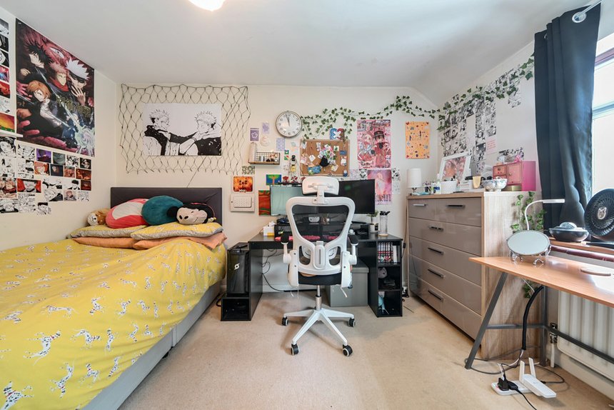 for sale court road london 33048 - Gibbs Gillespie