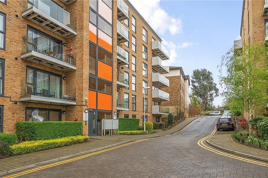 sold zodiac close london 33070 - Gibbs Gillespie