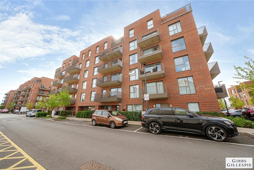 sold hazeview apartments london 33076 - Gibbs Gillespie