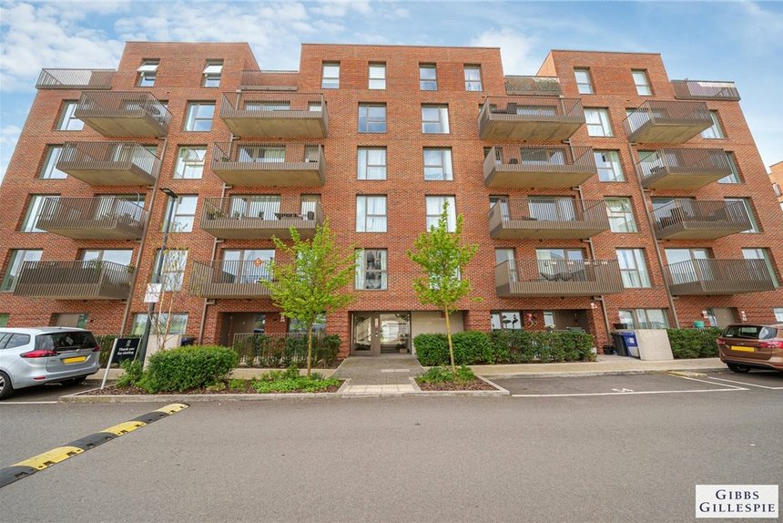 sold hazeview apartments london 33076 - Gibbs Gillespie